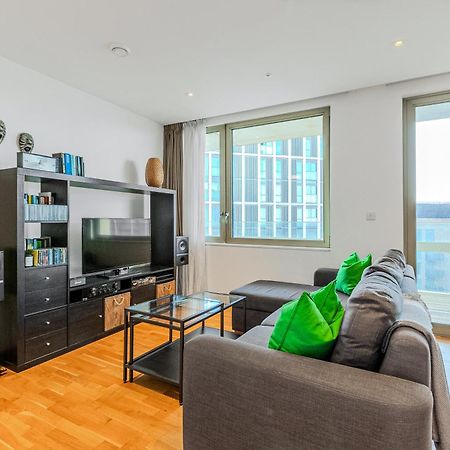 New Listing! 2Br With Balcony In Stratford, 3Min Dlr Apartment London Bagian luar foto