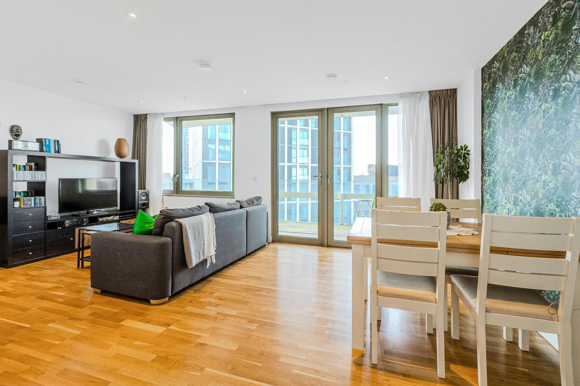 New Listing! 2Br With Balcony In Stratford, 3Min Dlr Apartment London Bagian luar foto