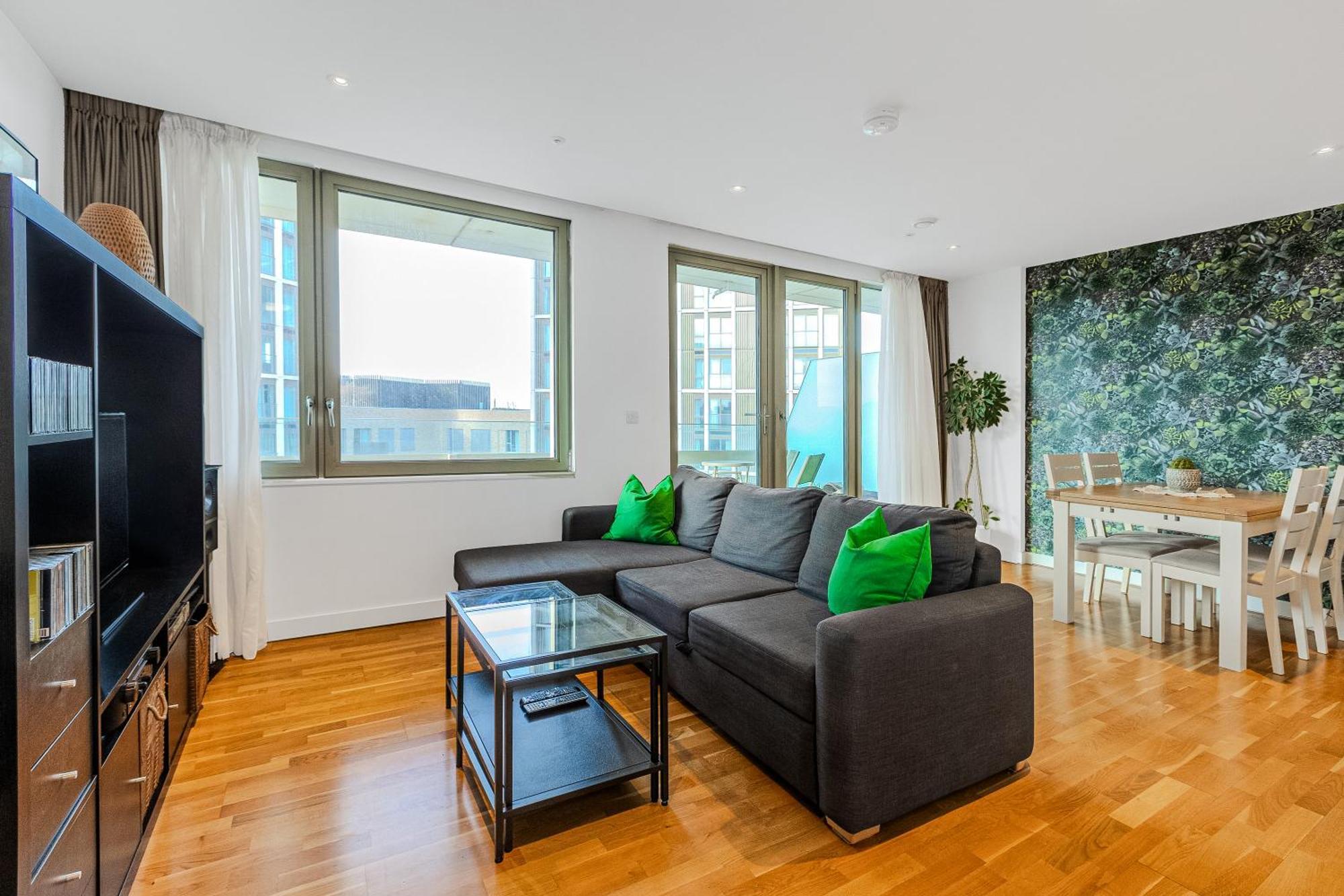 New Listing! 2Br With Balcony In Stratford, 3Min Dlr Apartment London Bagian luar foto